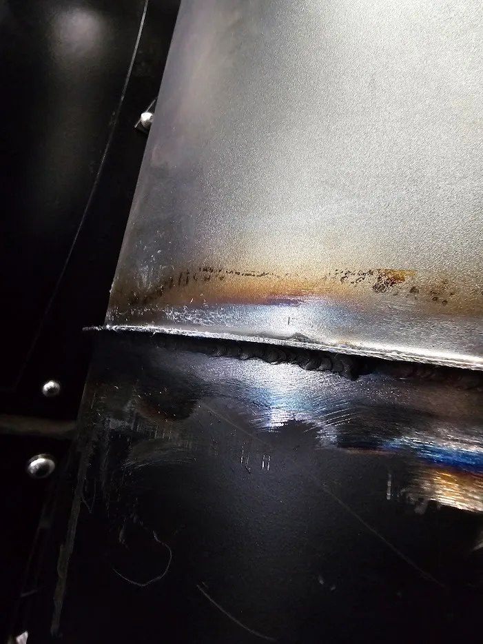 Soudure de réparation sur la cheminée du torréfacteur